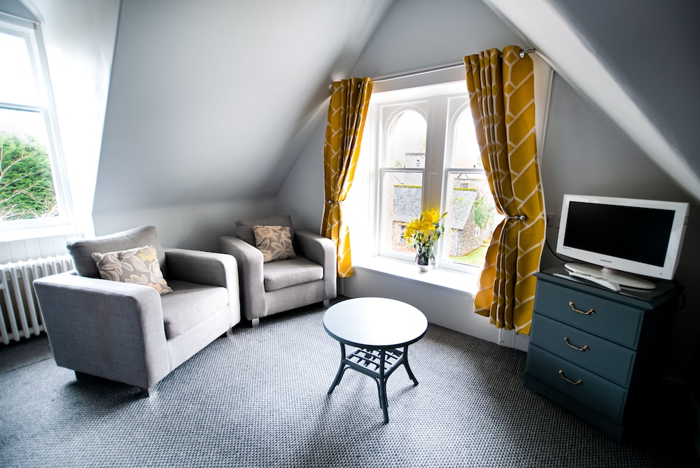 Mcinnes House Hotel 28/35