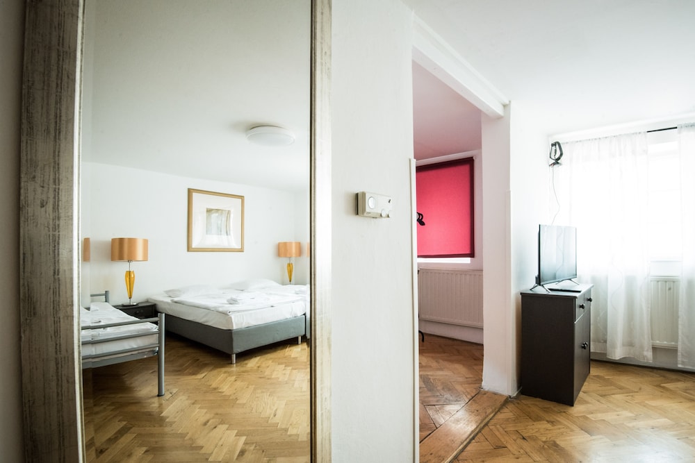 Charles Bridge Hostel & Apartments 62/98