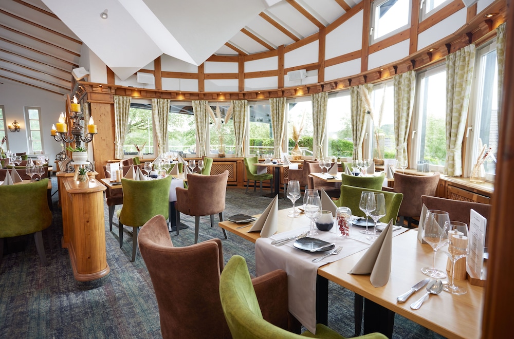Hotel Derichsweiler Hof 27/43