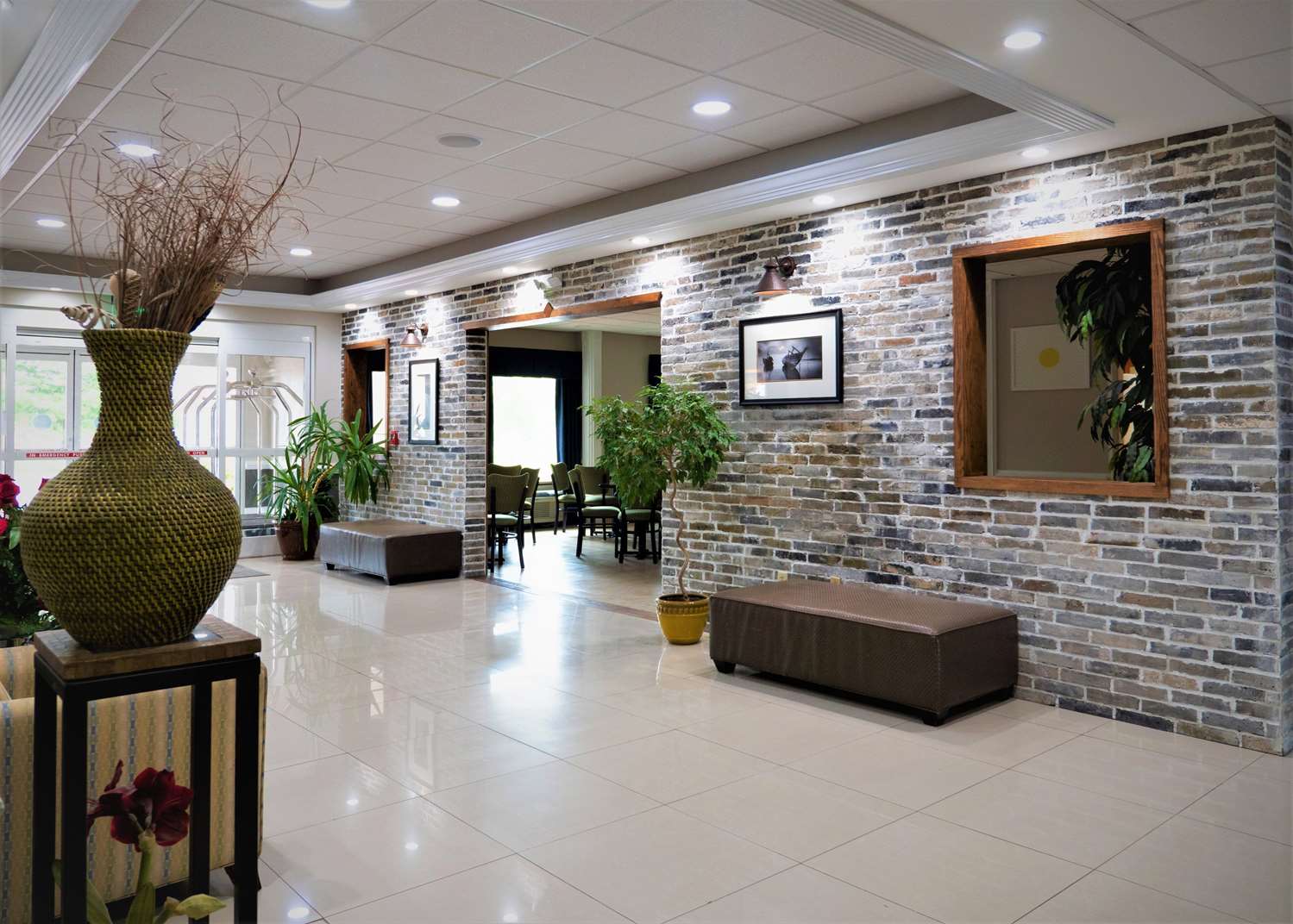 Days Inn & Suites by Wyndham Savannah North I-95 4/41