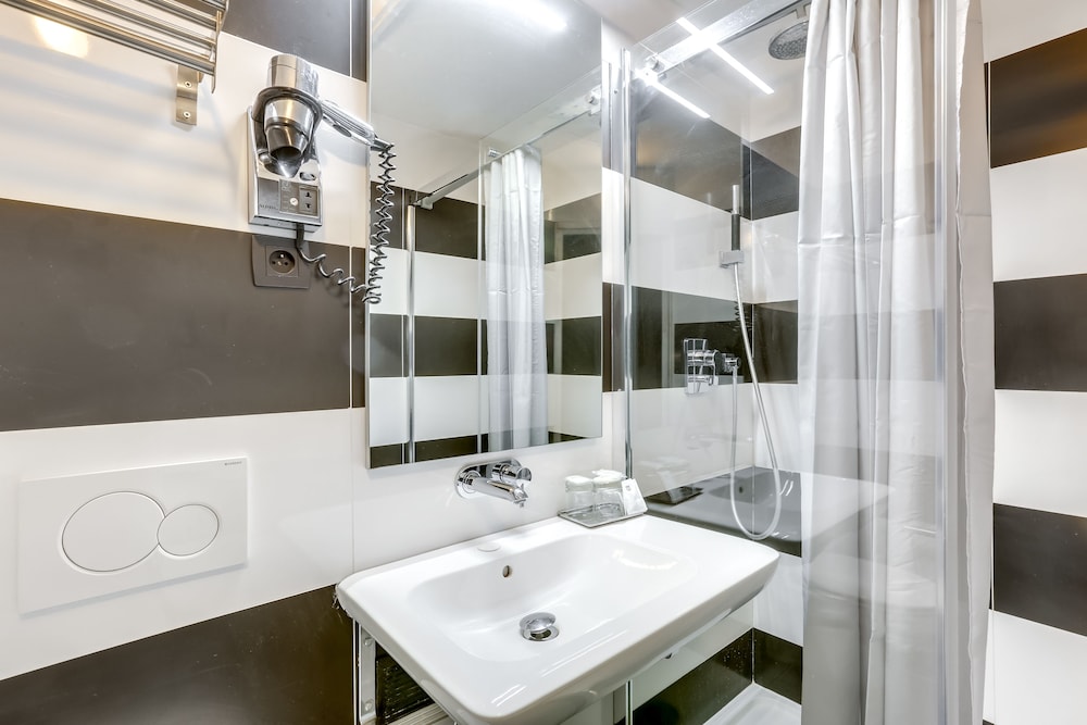 HOTEL OPERA MAINTENON 46/50