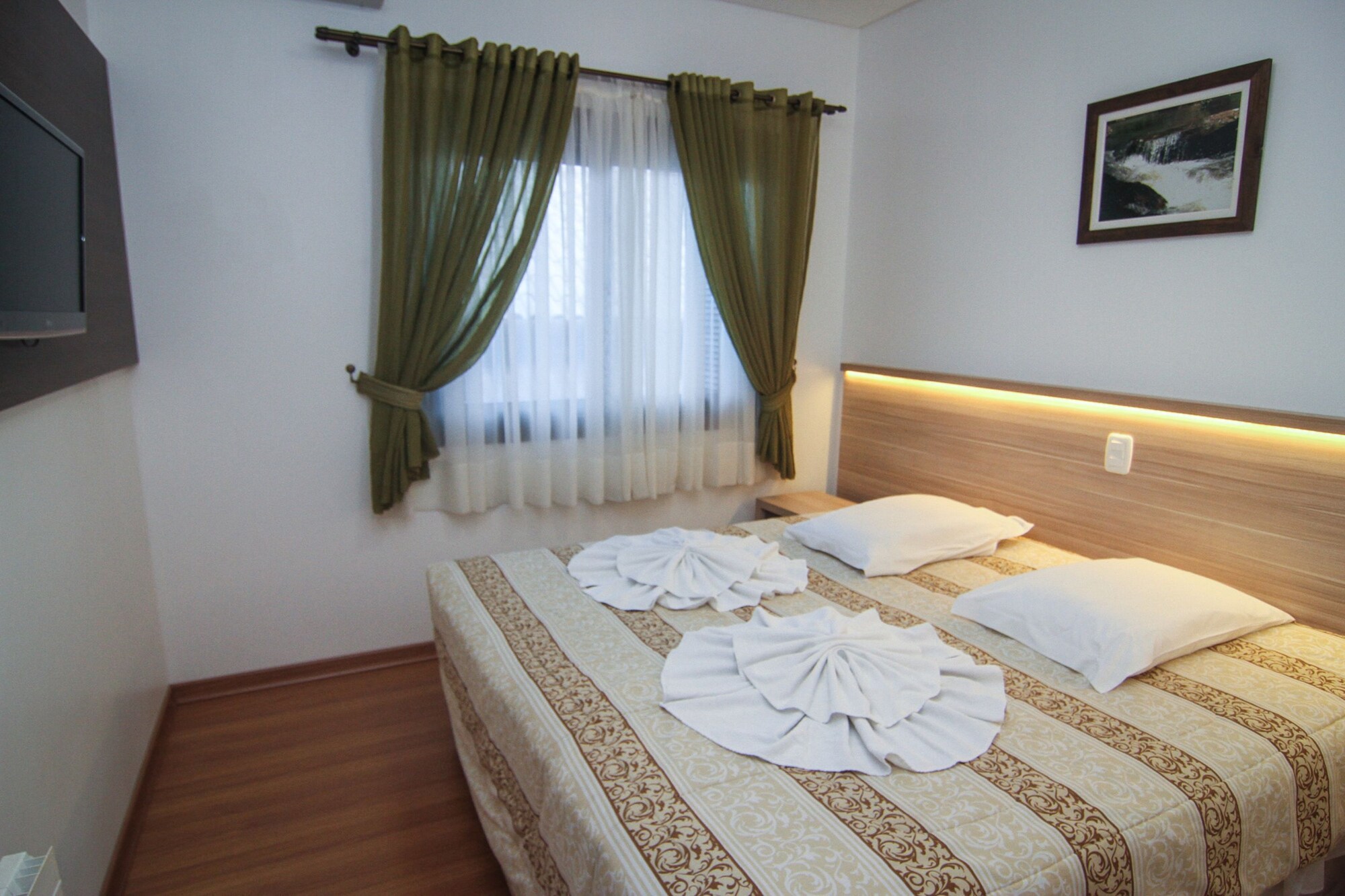DELUXE, DOUBLE BED