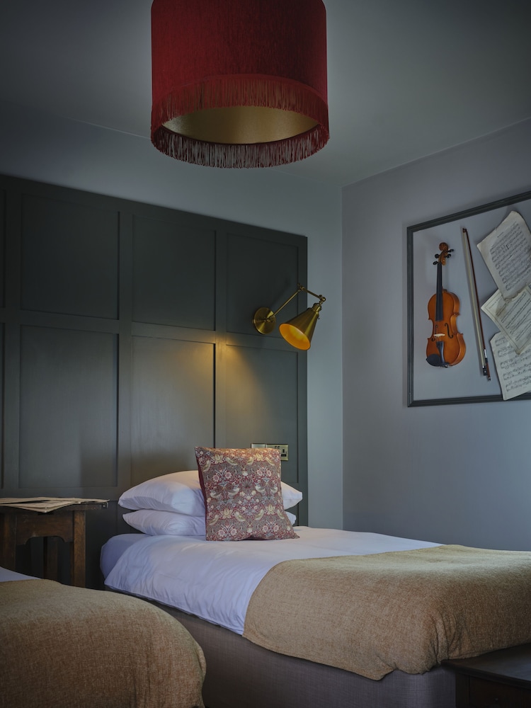 The Bath Hotel 34/61