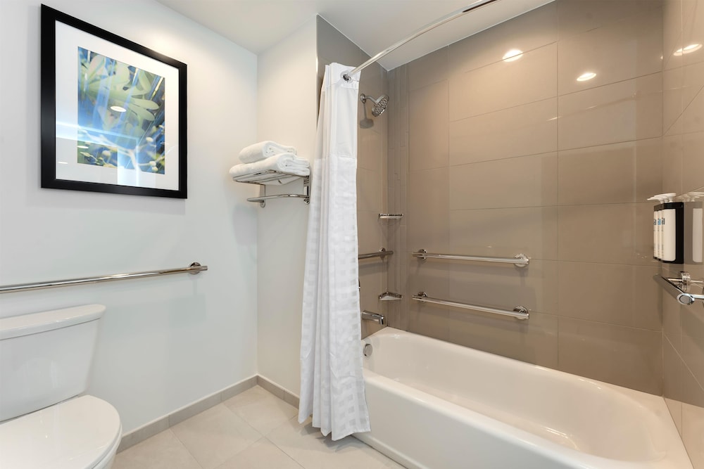 Hyatt House Orlando International Drive 60/60