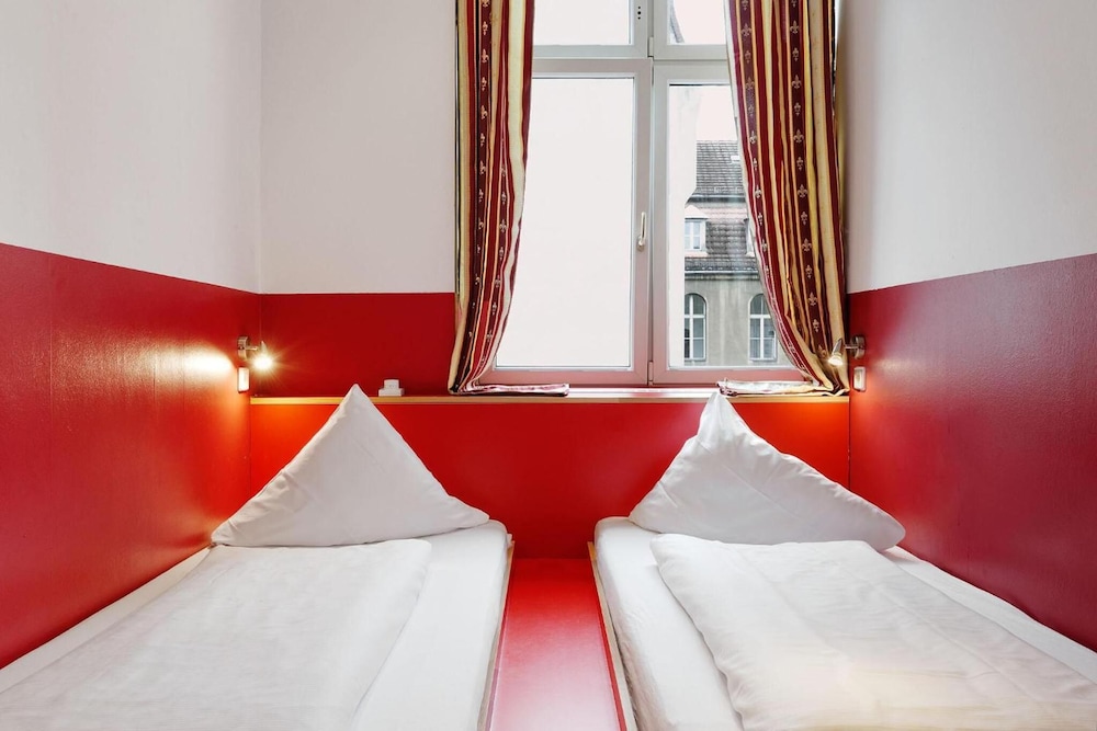 Ballhaus Berlin Hostel 30/65