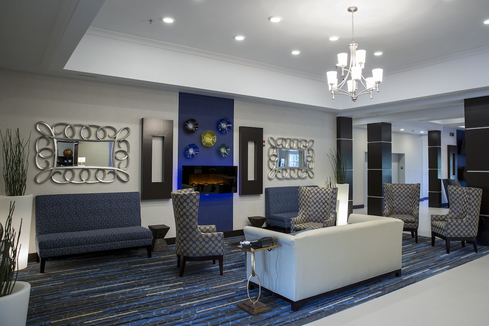 Holiday Inn Express Suites Edwardsville 28/45