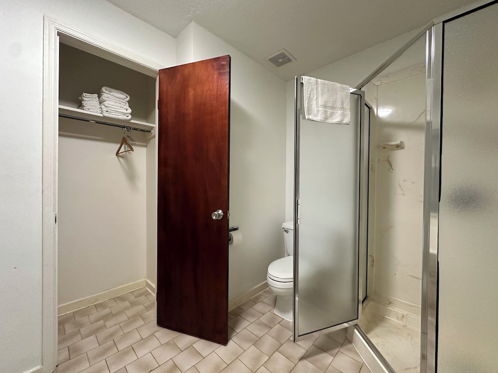 Royal Inn 50/53
