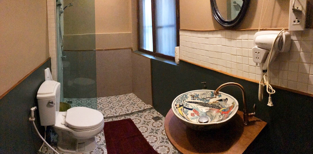 103 - Bed And Brews 46/50