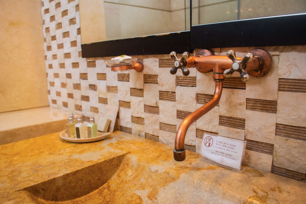 HOTEL BOUTIQUE DON PEPE 38/72
