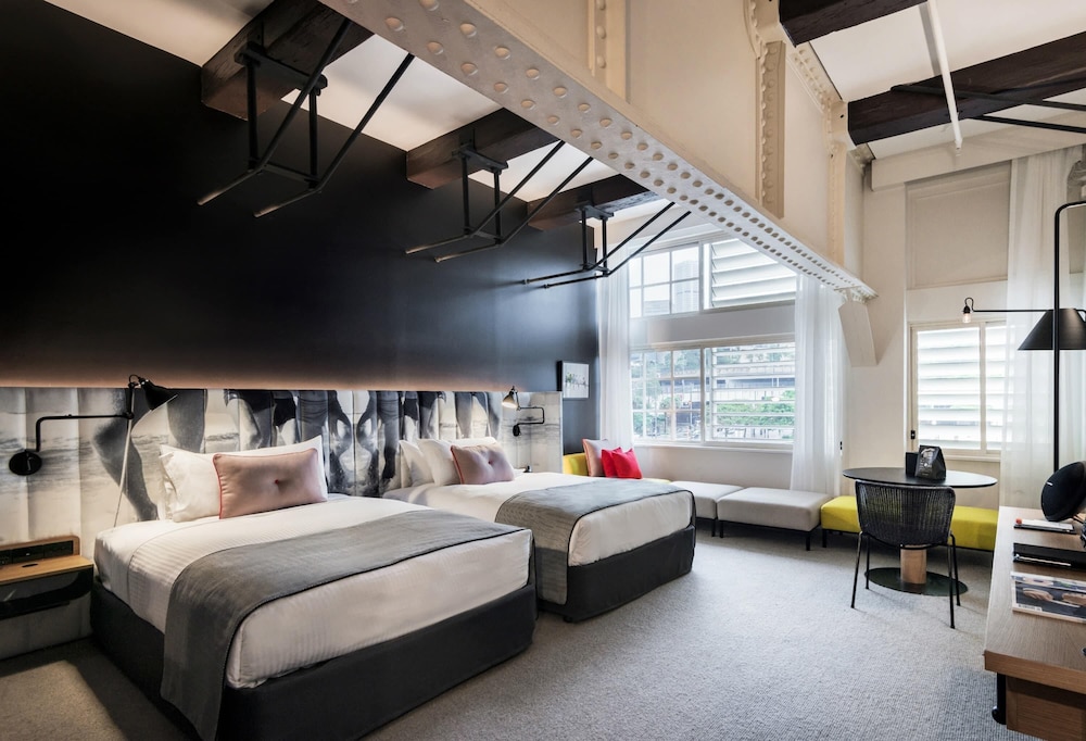 URBAN, 2 DOUBLE BEDS, CITY VIEW