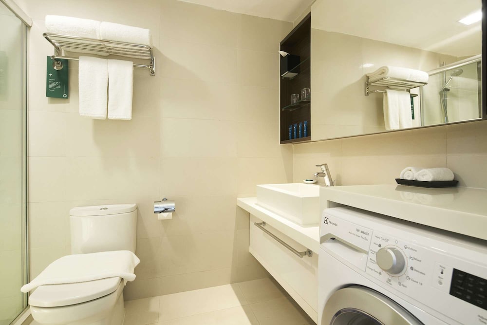 Parkroyal Serviced Suites 50/50