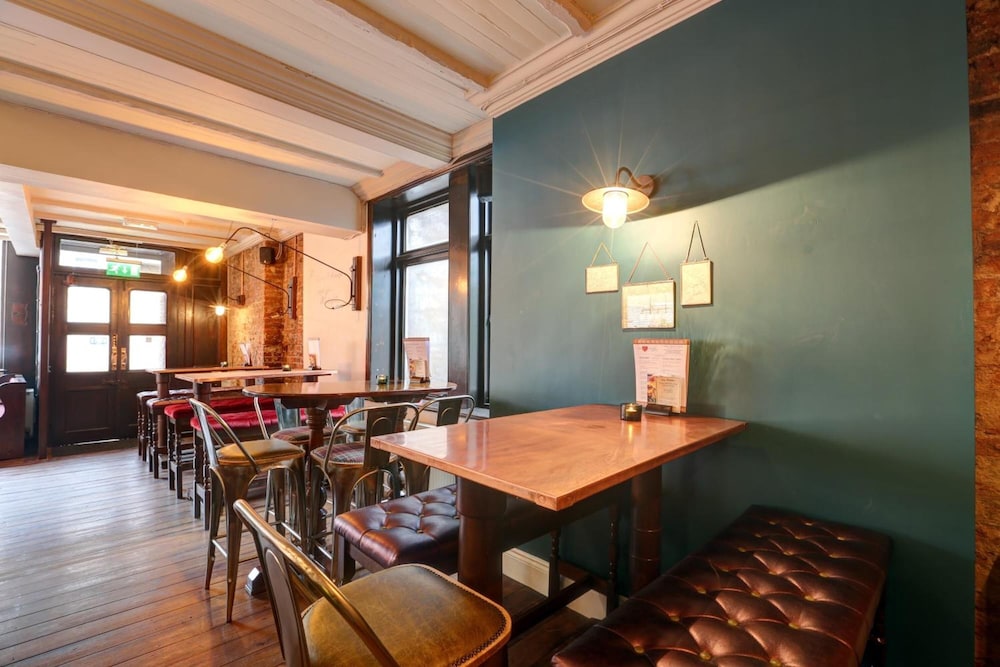 Publove Exmouth Arms Euston 35/41