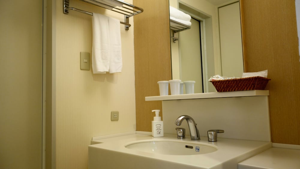 STANDARD, TWIN BEDS, CITY VIEW