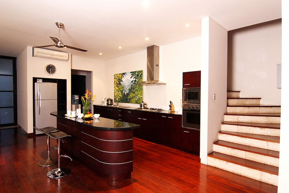 TEMPLE HILL RESIDENCE 62/72
