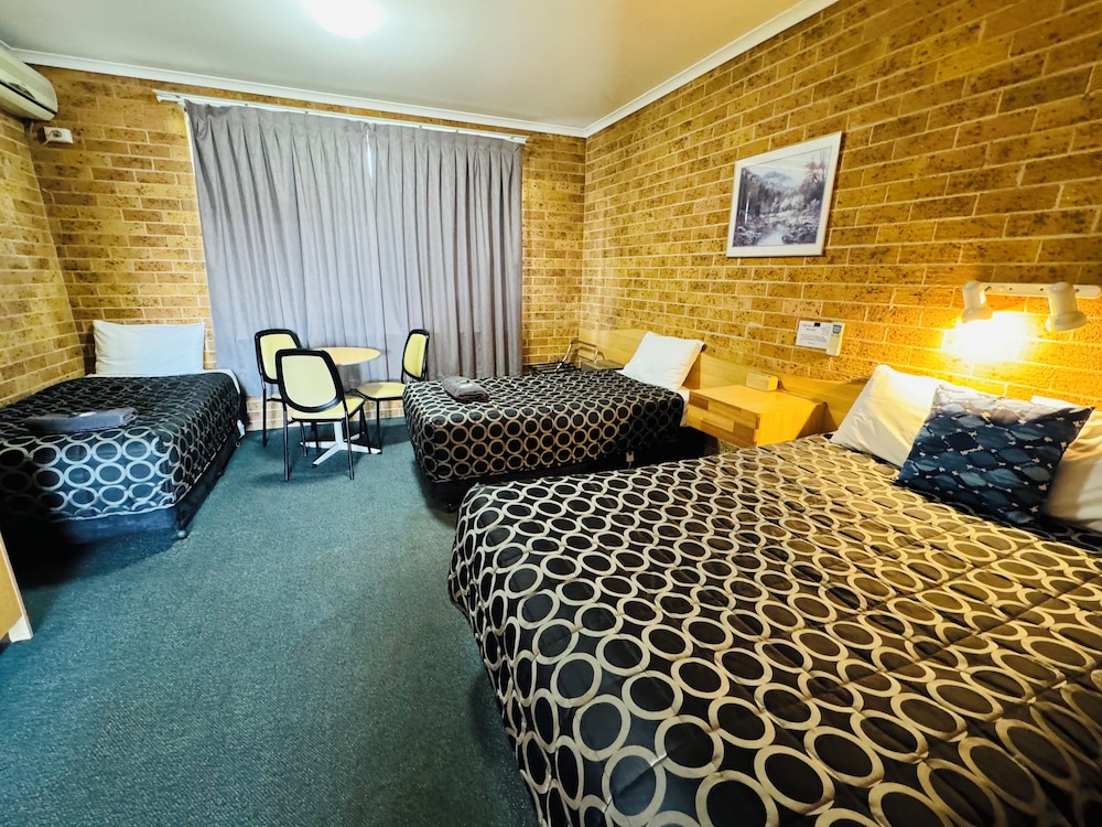 Town & Country Motor Inn 17/58