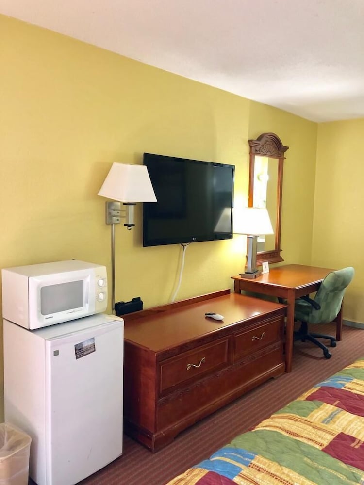 RODEWAY INN CONCORDIA 18/30