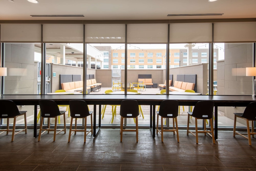 Home2 Suites By Hilton Phoenix Airport North 34/47