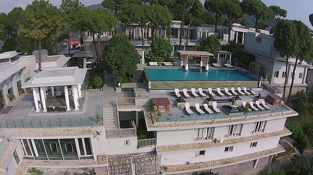 Moksha Himalaya Spa Resort 2/50