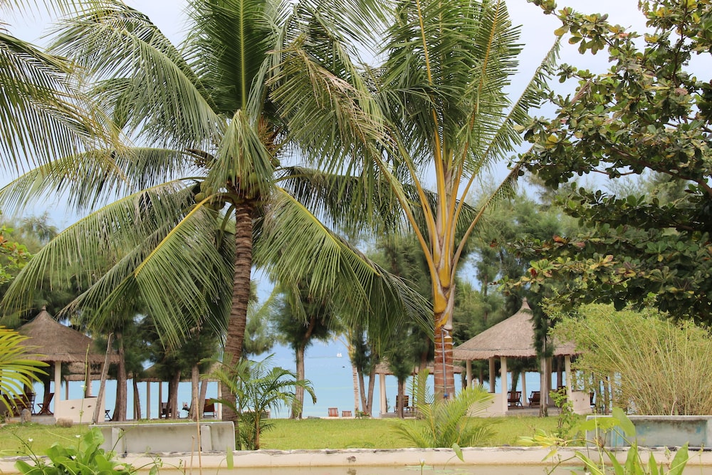 Gm Doc Let Beach Resort Spa 56/65