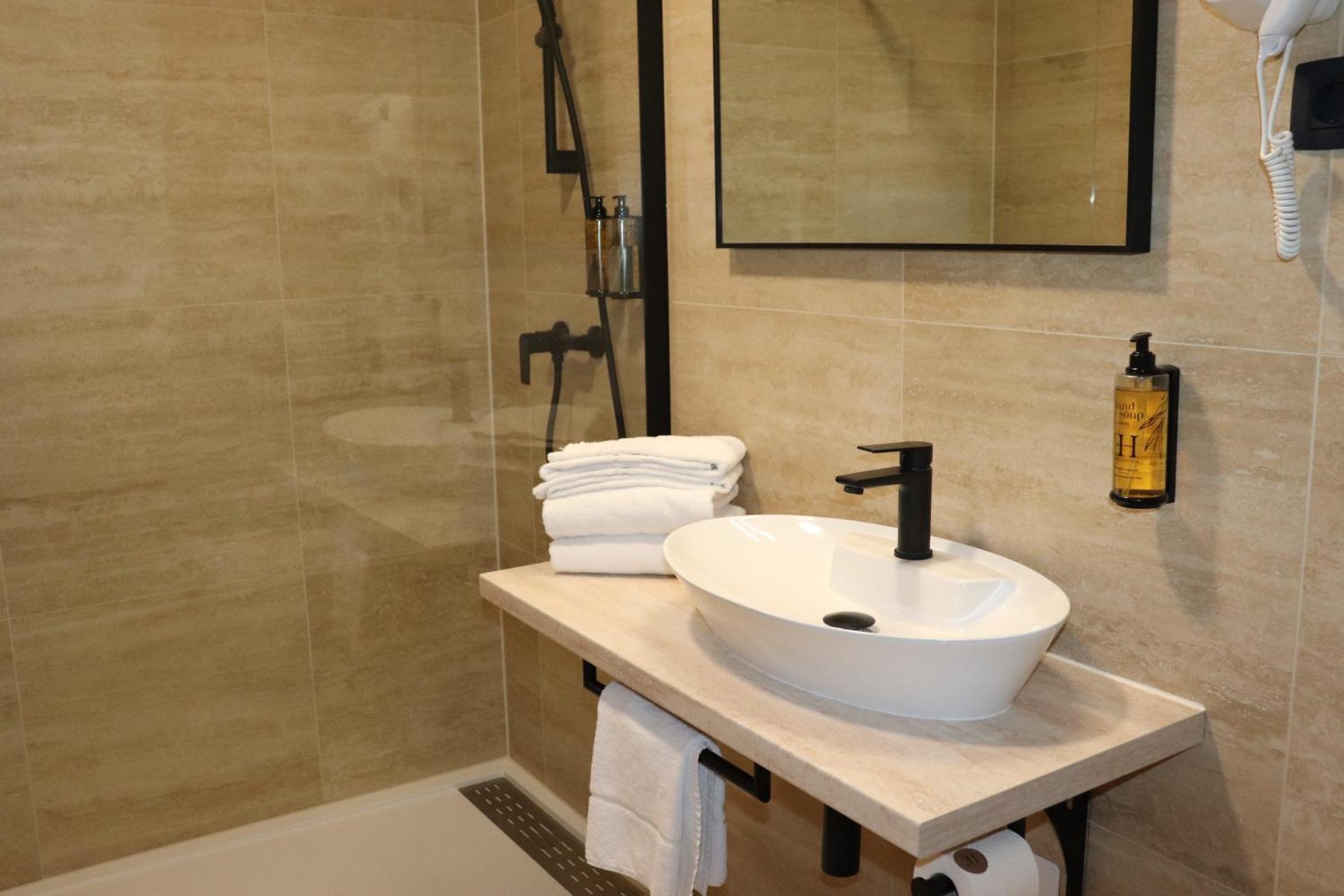 Room, Double Bed, Attic، Hotel Evropa Celje 7/9