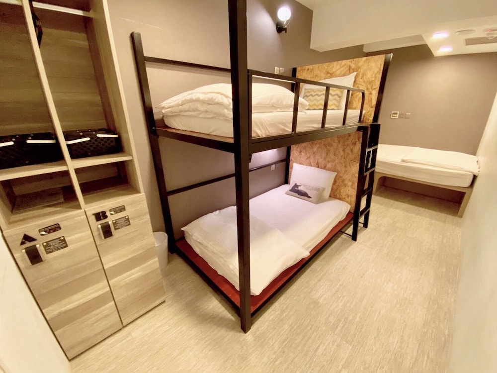 Flyinn Hostel 20/50