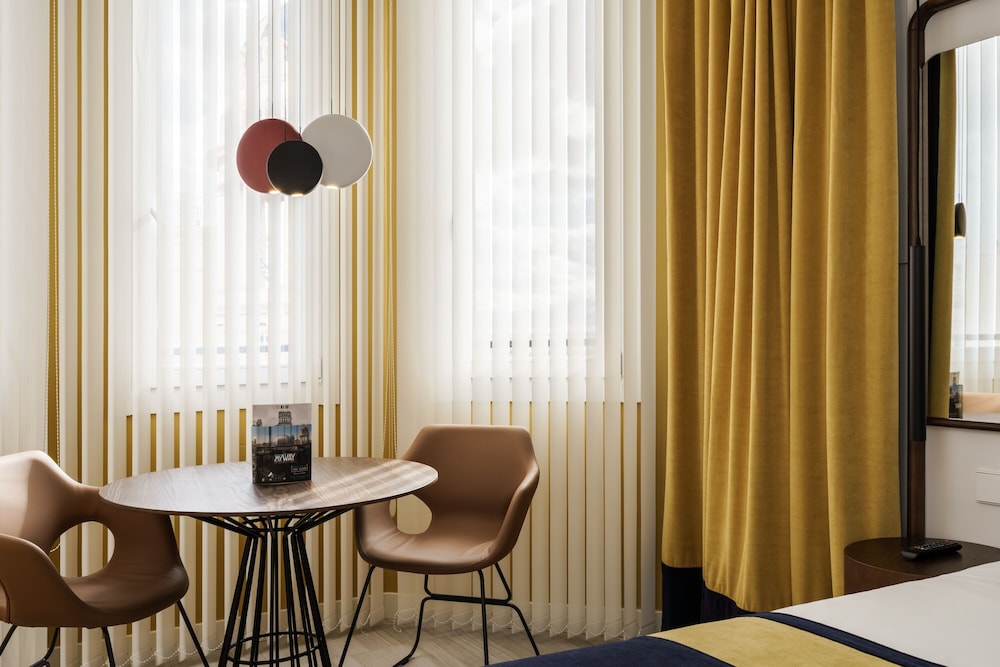 Smartrental Collection Gran Via Centric 41/50