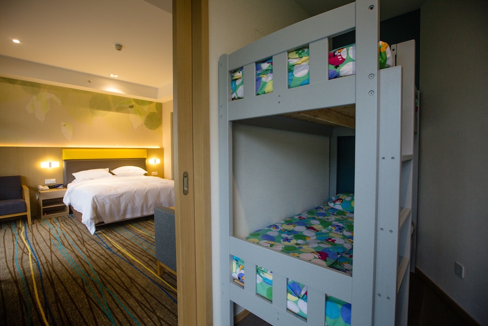 HOLIDAY INN EXPRESS EMEI MOUNTAIN 22/69