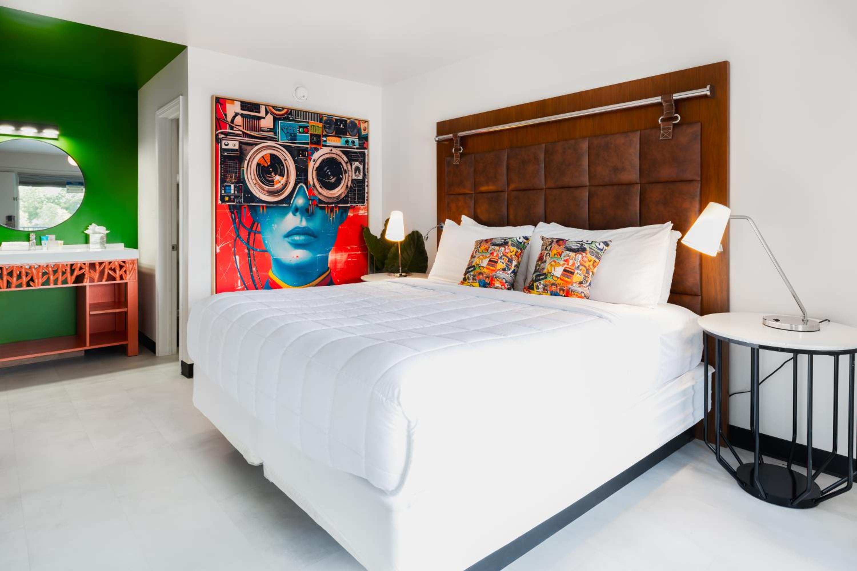 Efficiency, Suite, King Bed