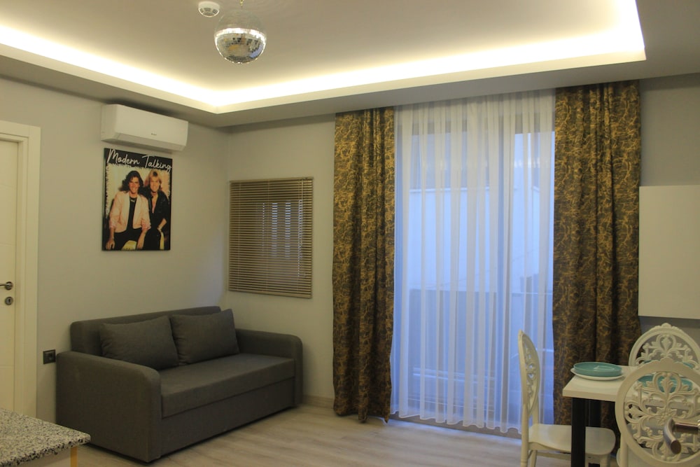 Retro Star Suites 29/38