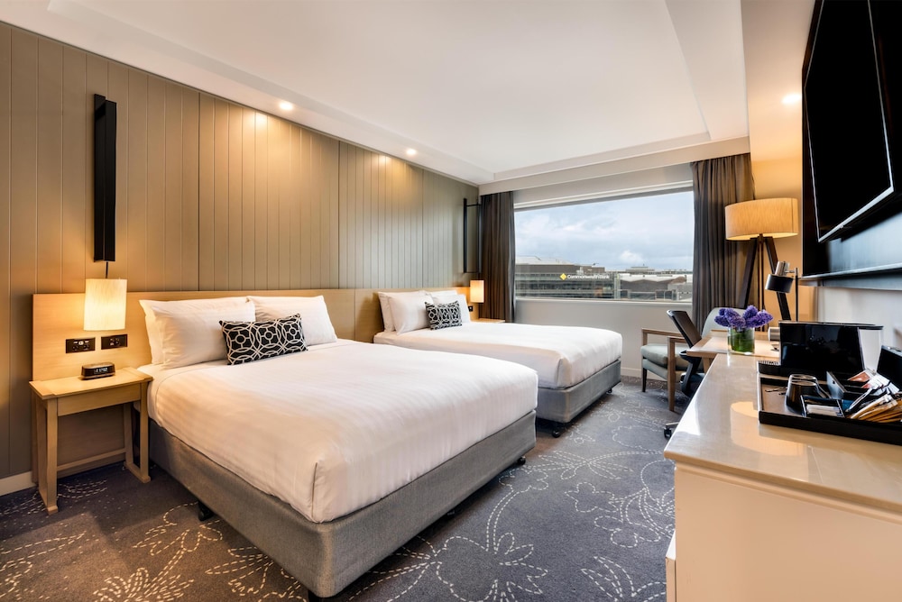 PARKROYAL DARLING HARBOUR 33/73