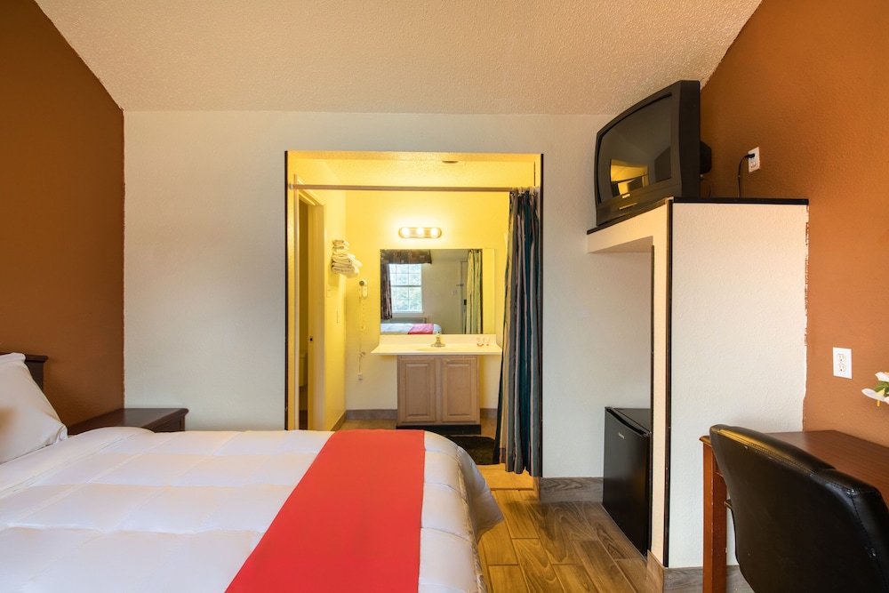 OYO Hotel Decatur TX Hwy 287 Northwest 16/32