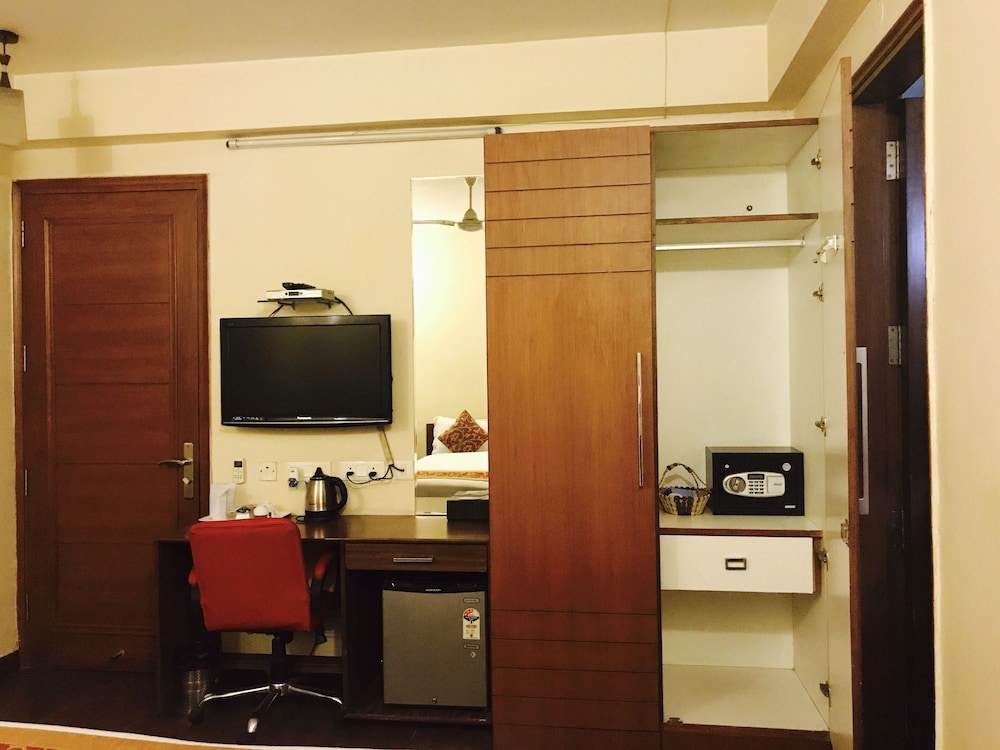 Skylink Suites And Apartments 27/33