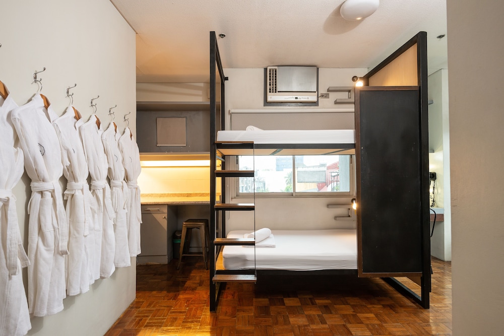 FEMALE DORM, 6 BEDS