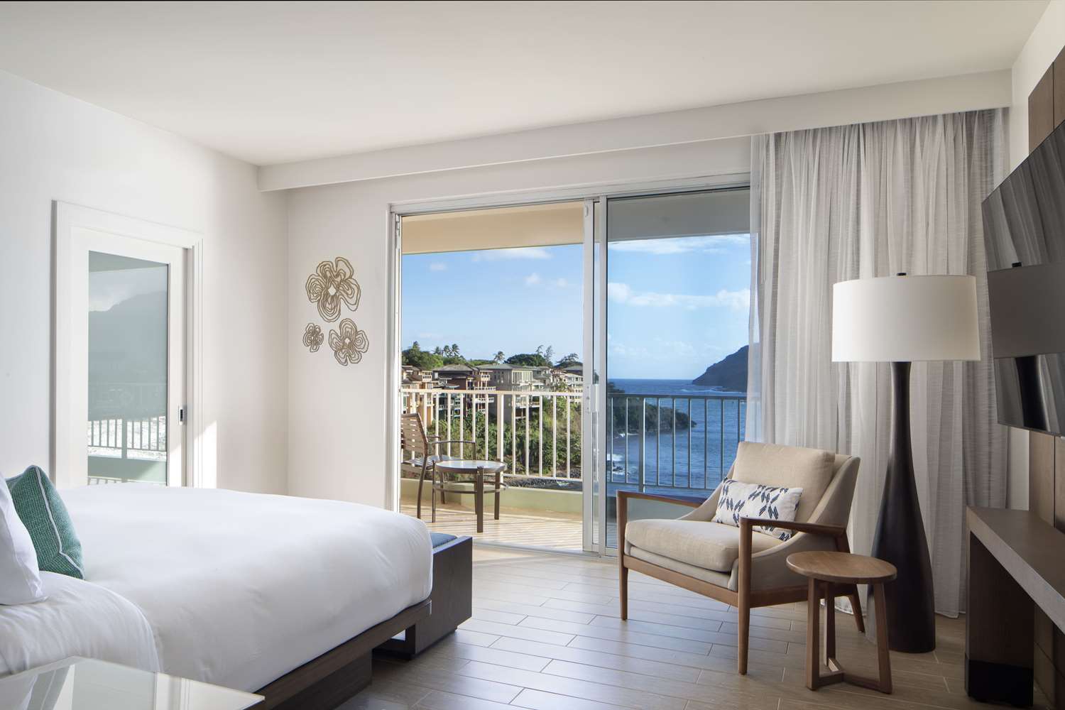 1 Bedroom, Suite, King Bed, Ocean Front, Sofa, Balcony