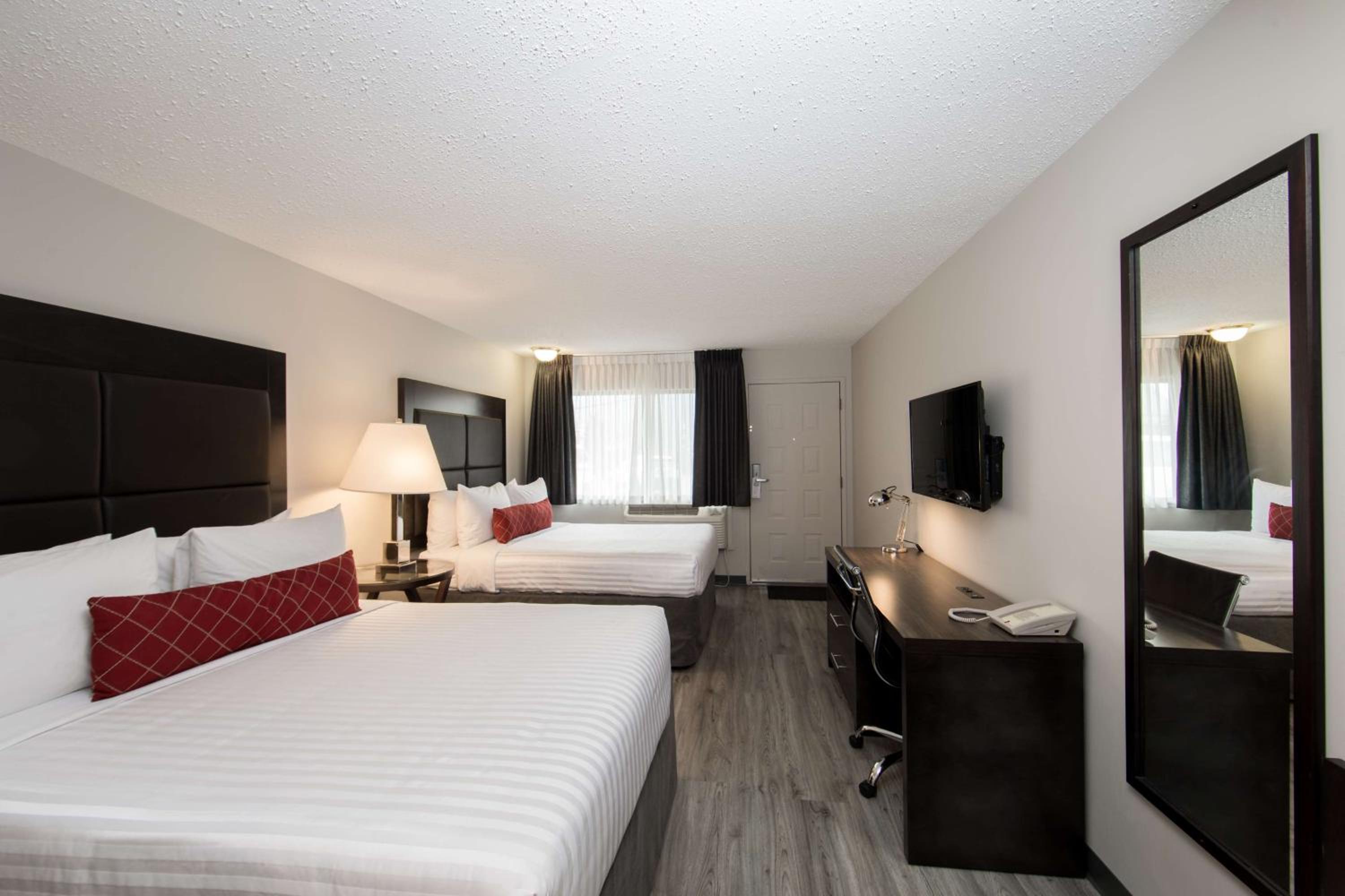 غرفة بسريرين كوين يُسمح فيها بالحيوانات الأليفة، SureStay Hotel by Best Western Castlegar 2/10