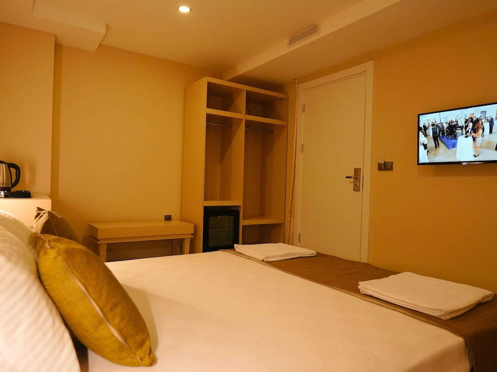 Bonnie City Hotel 10/50