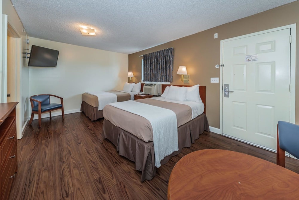 Suburban Extended Stay Clearwater 12/33
