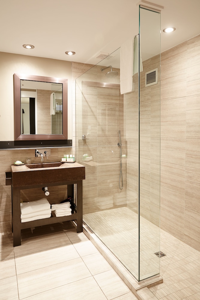 Hotel Le Dauphin Montreal Longueuil 11/25