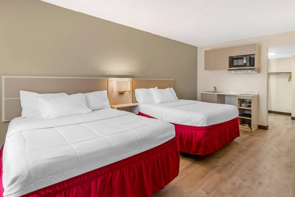 MainStay Suites Lansing West 9/37