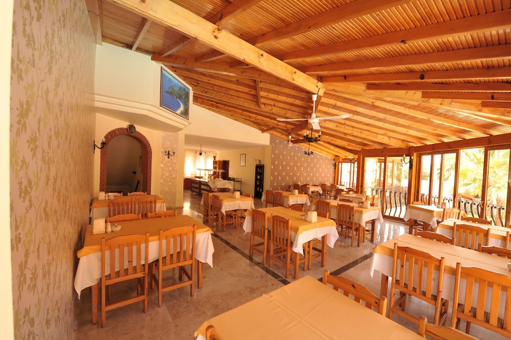 Belcehan Beach Hotel 18/34