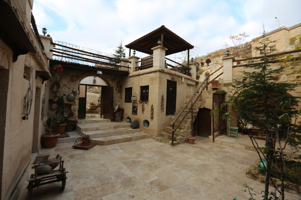 Antik Cave House 35/50