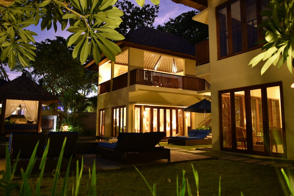 BALI BALIKU BEACH FRONT LUXURY PRIVATE POOL VILLAS 26/33