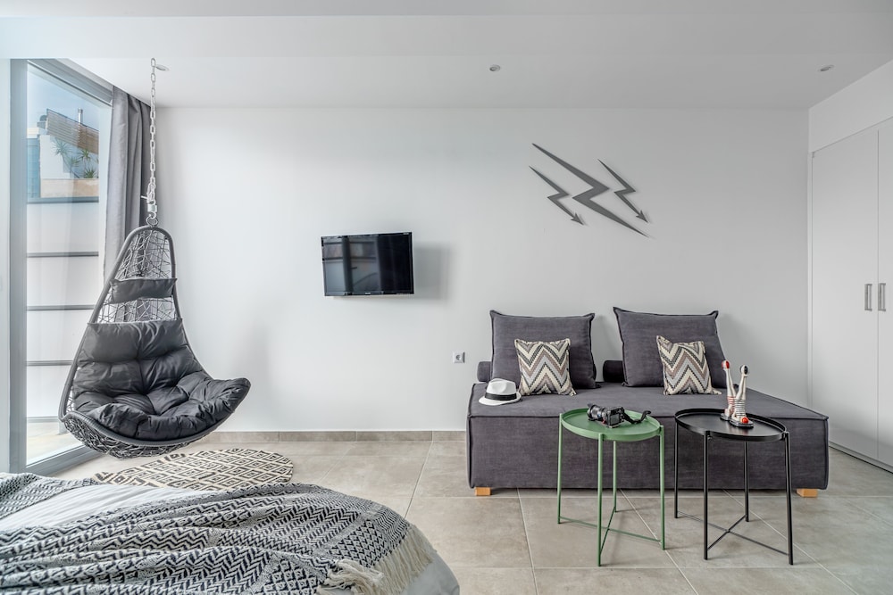 Mythos Luxury Suites 33/50