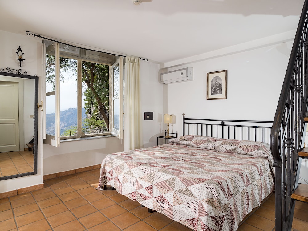 ROOM, QUADRUPLE, SEA VIEW