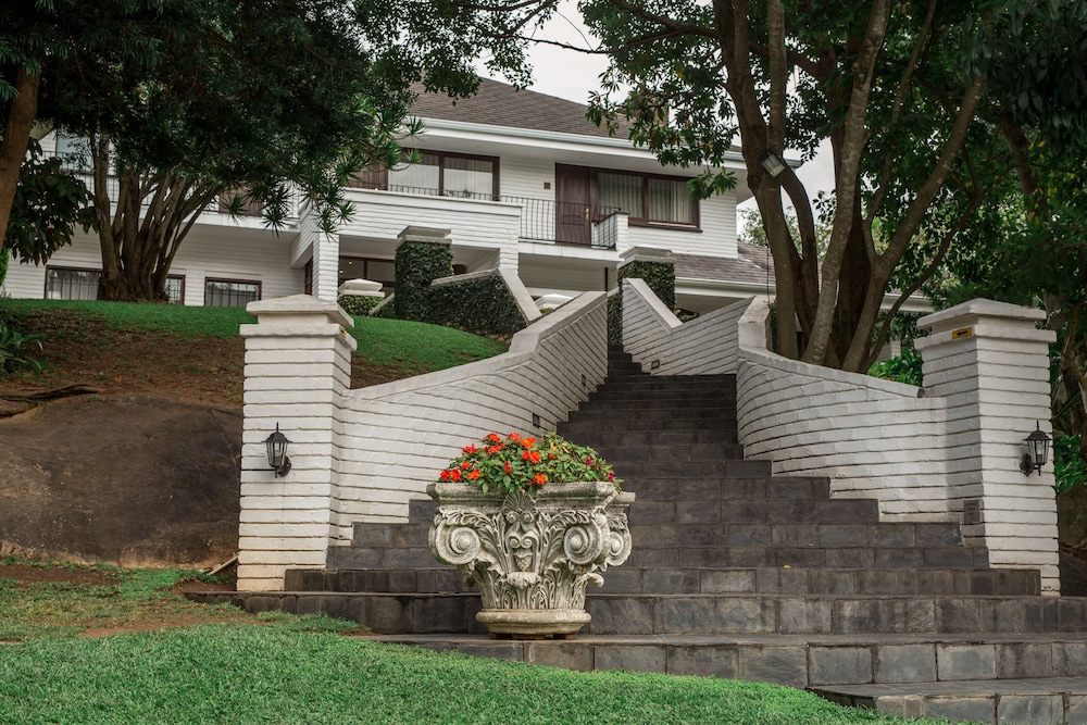 Sheppard Boutique Guesthouse 40/50