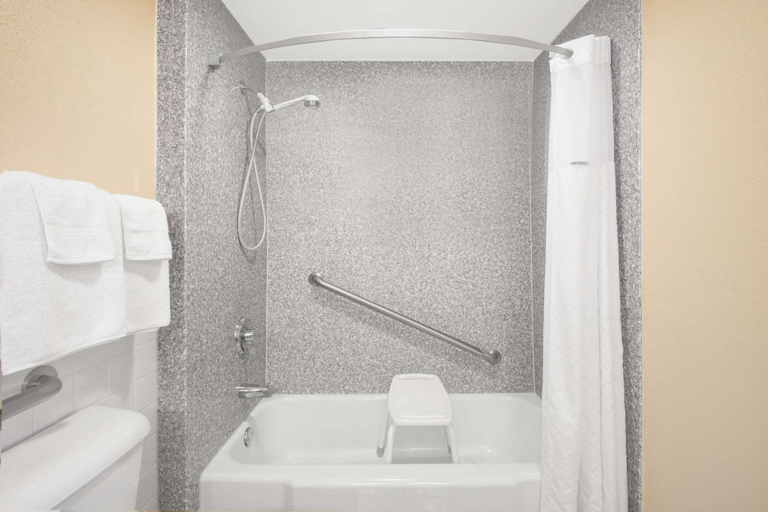 Ashland Inn & Suites 13/13
