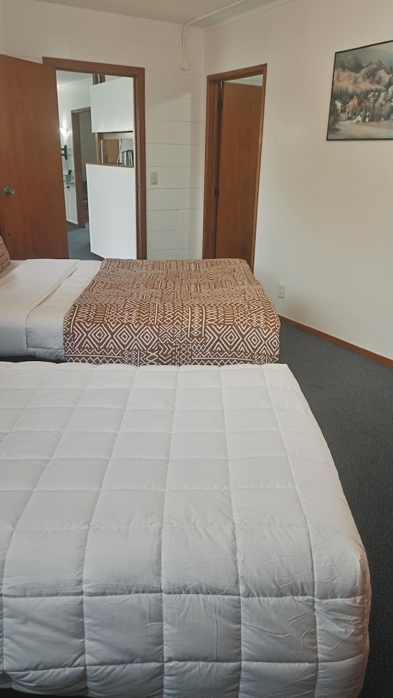 Motel Six 20/55