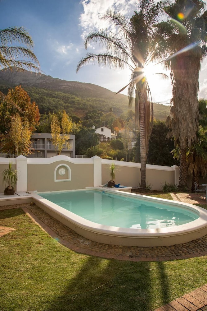 Pontac Manor Hotel 23/28
