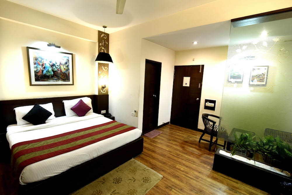 Crystal Inn Hotel 9/50