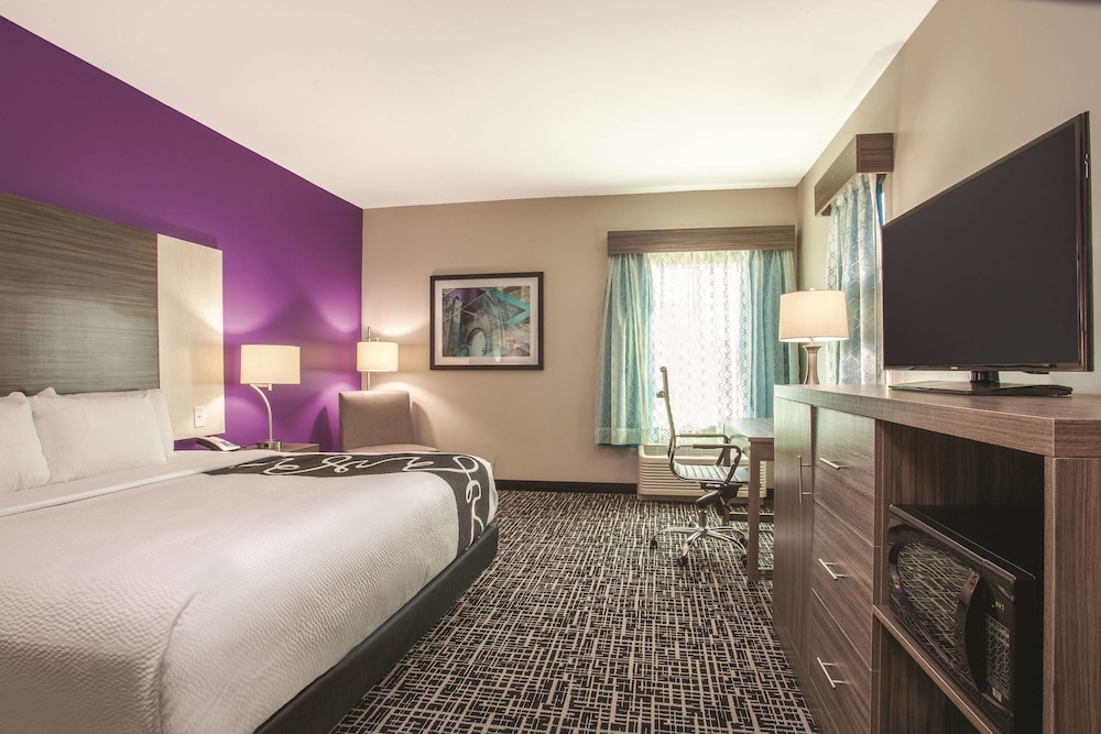 La Quinta Inn & Suites by Wyndham Forsyth 21/45